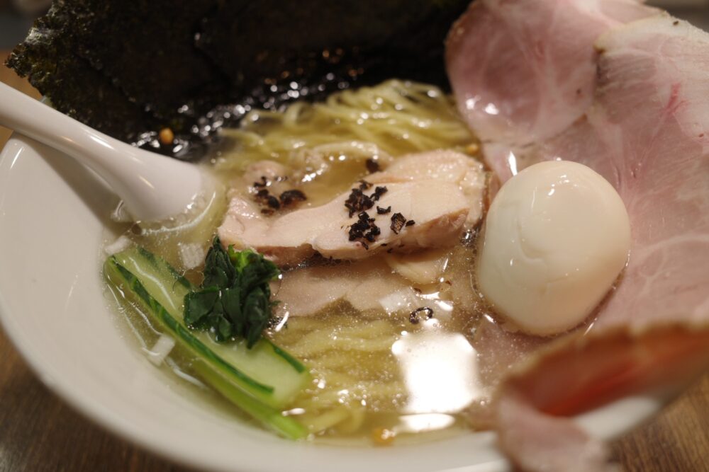 特製昆布乃塩らー麺の表面