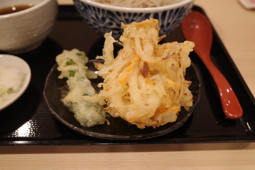 かき揚げとピーマンの天ぷら