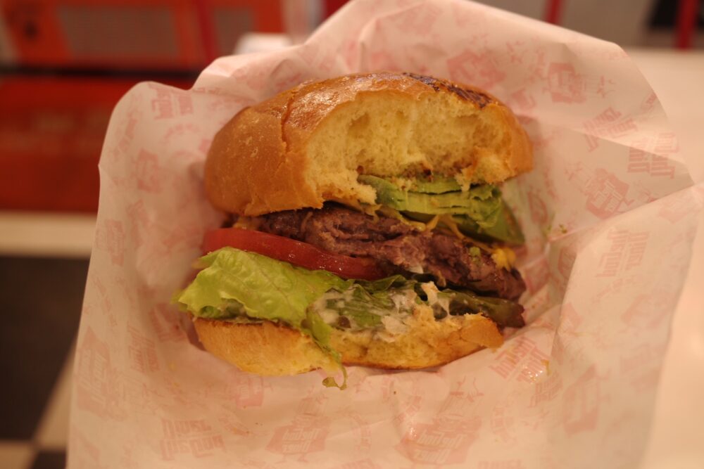 アボカドチーズバーガーの断面