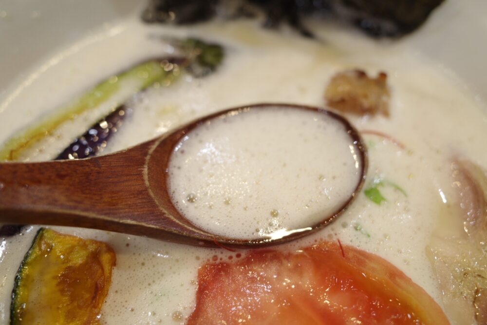 鶏白湯スープ