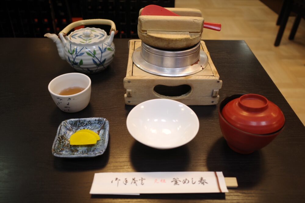 開ける前の五目釜めし