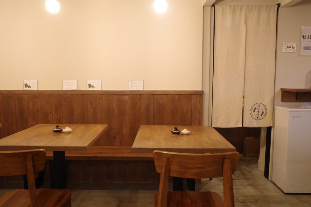 日日うどんさん店内