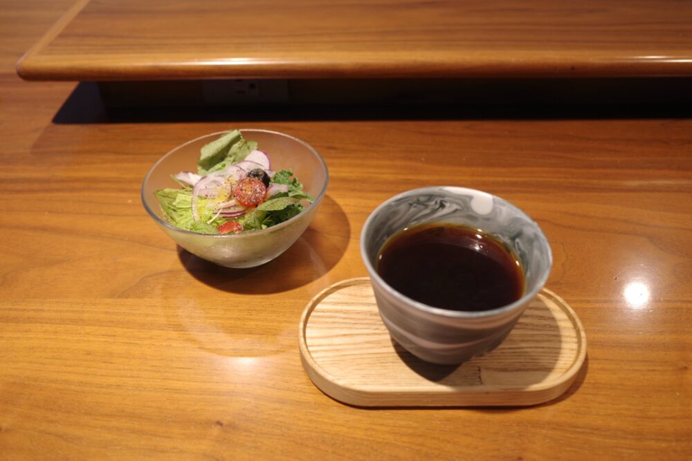 サラダと珈琲