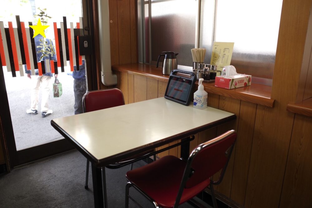 新華楼さんテーブル