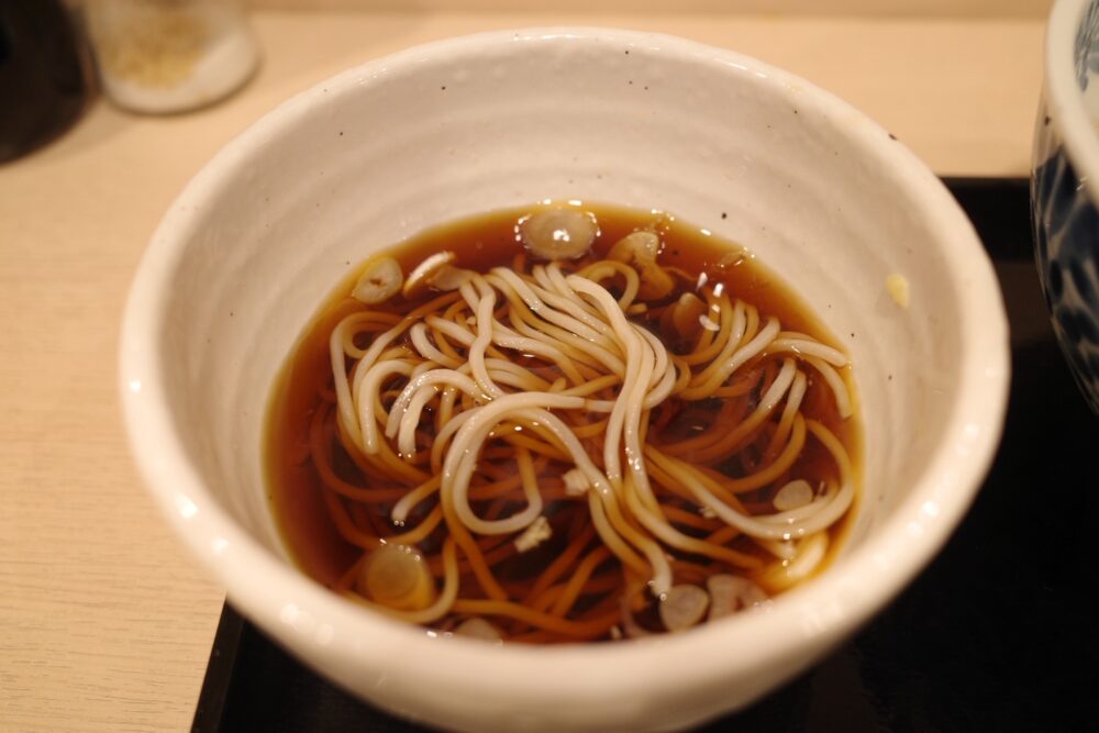 蕎麦つゆにつけた蕎麦