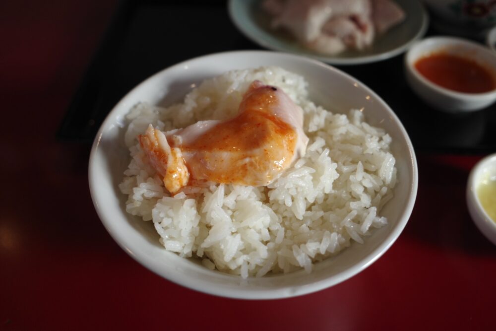 チキンをのせたジャスミンライス