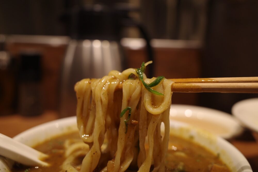 つけ汁をつけた麺