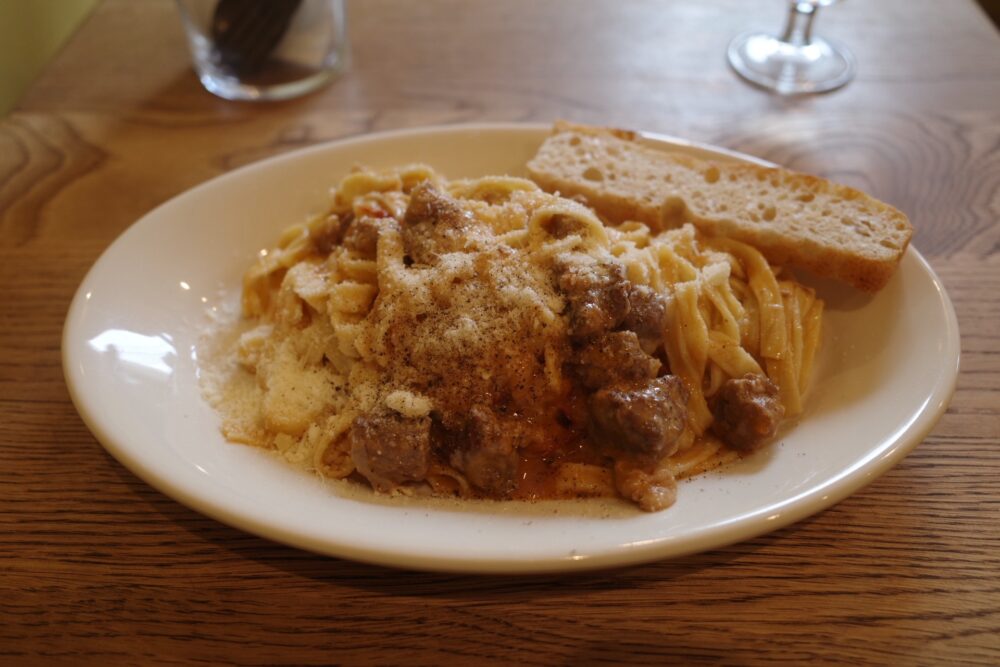 羊のラグーソースパスタ