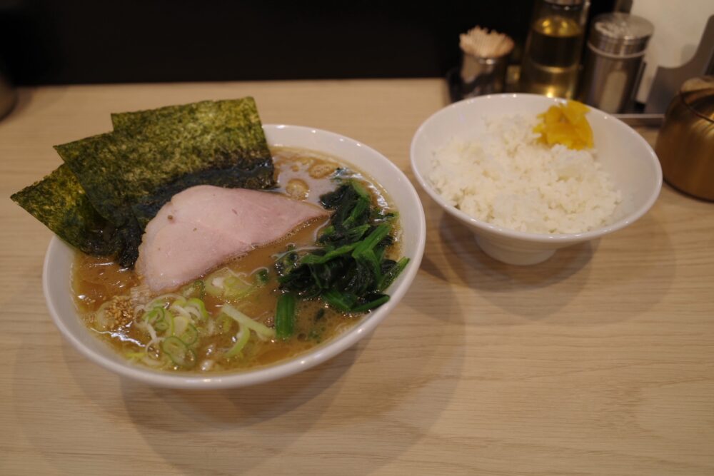 ラーメンとライス小