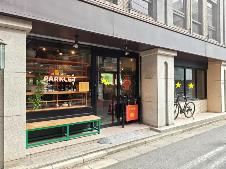 パークレット ベーカリーさん外観