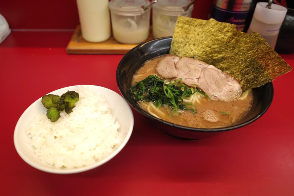 ラーメンと半ライス