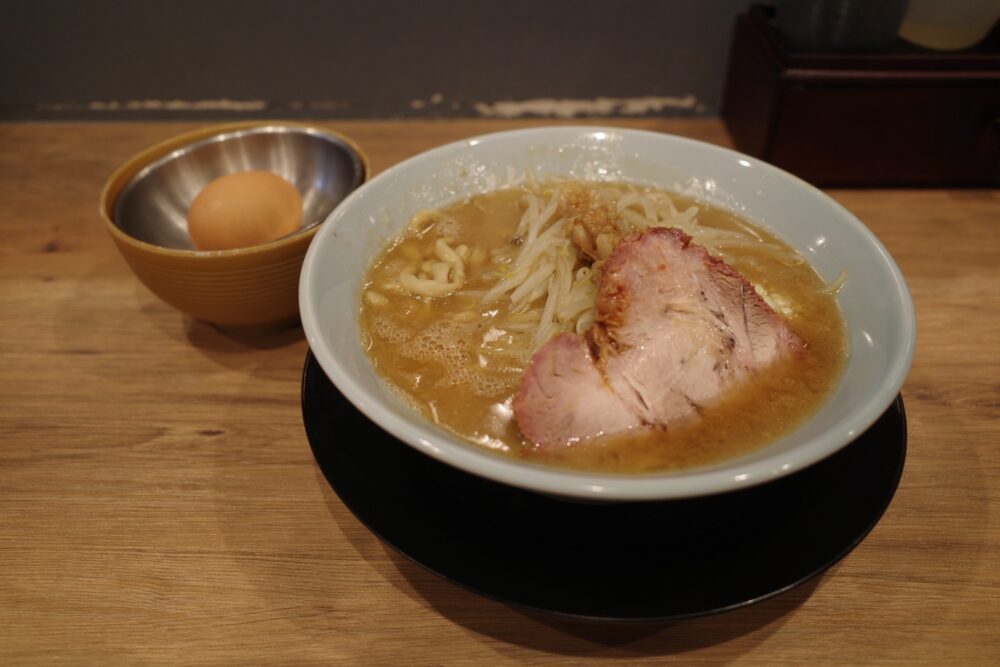 ラーメンと生卵