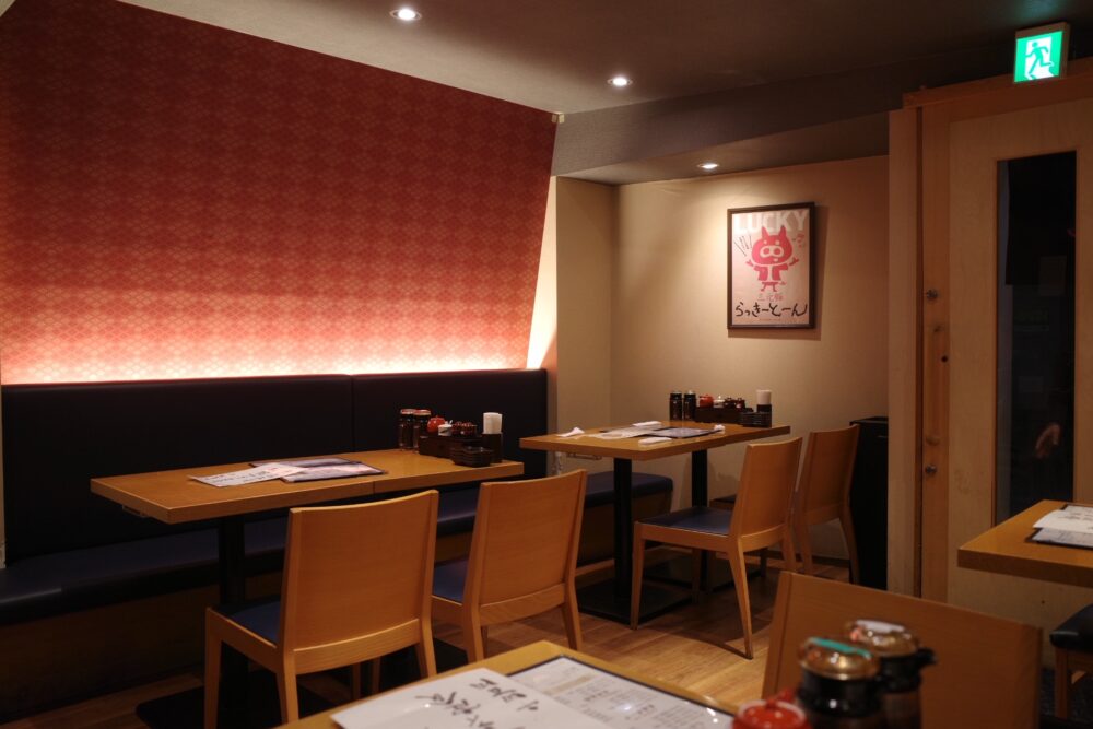 とんかつ さくたろうさん店内