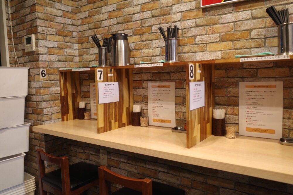 油そば専門店 油楽町さん店内