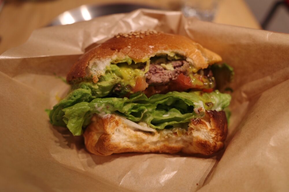 アボカド海苔わさびバーガーの断面