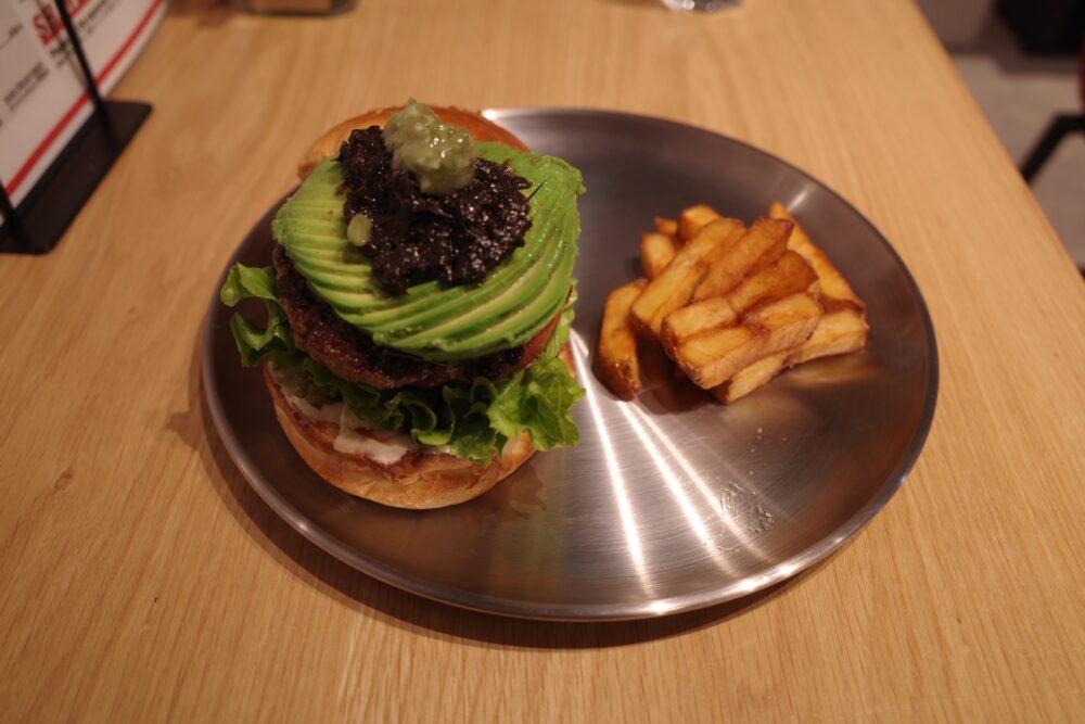 アボカド海苔わさびバーガーとポテト