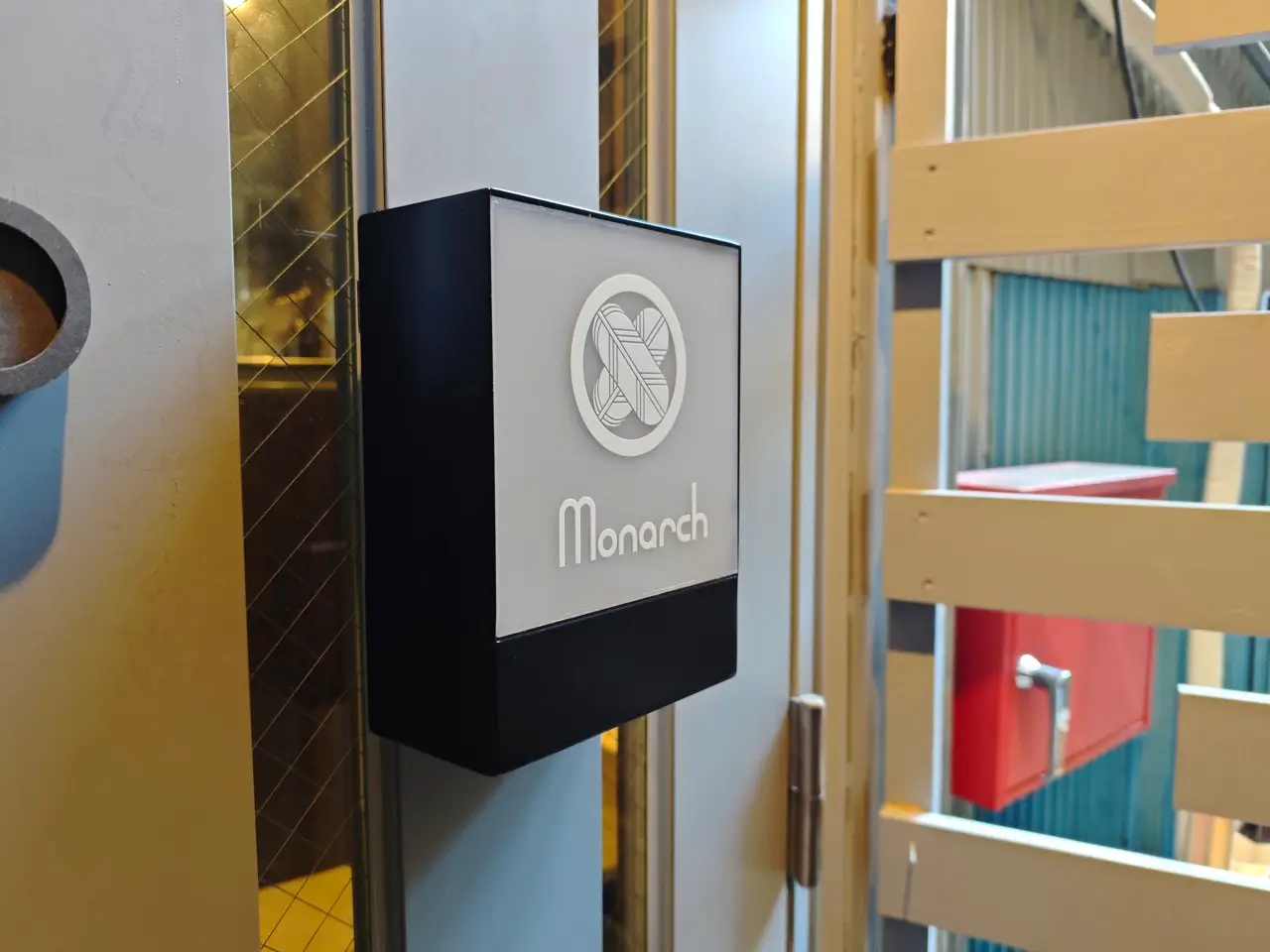 モナークさん外観