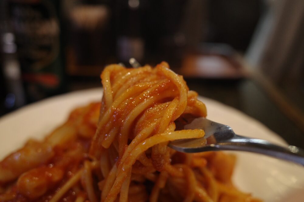 一口のナポリタンスパゲッティ