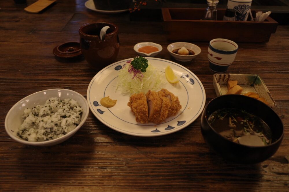 ヒレかつ一本揚げ定食