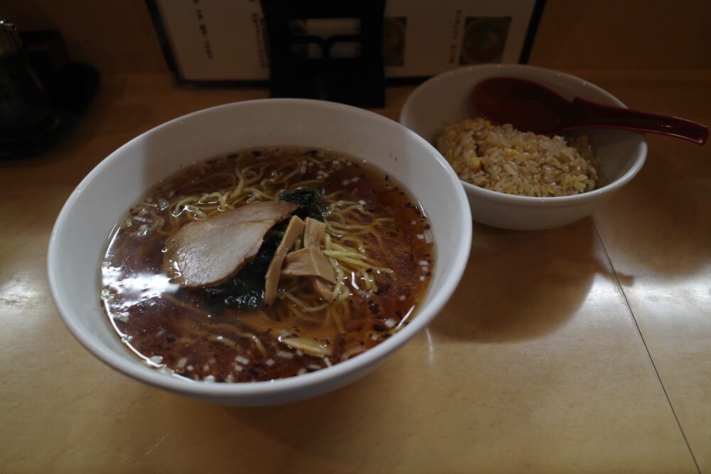 半チャーハンとラーメン