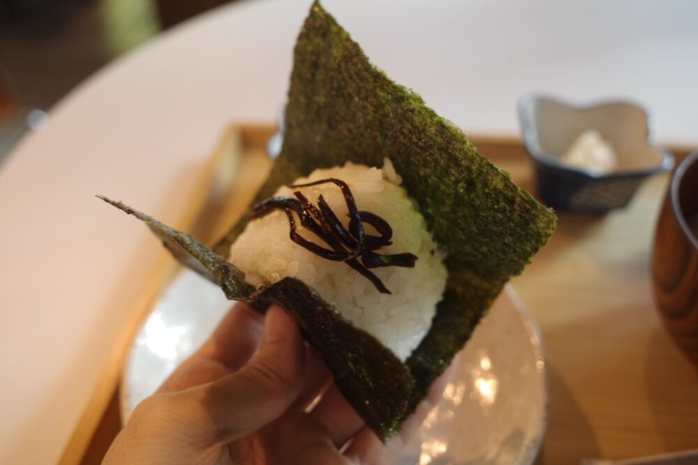 一口のおにぎり