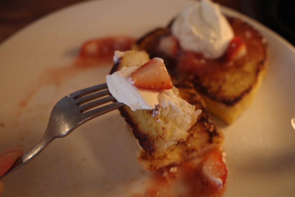 一口のフレンチトースト ストロベリー&クリーム