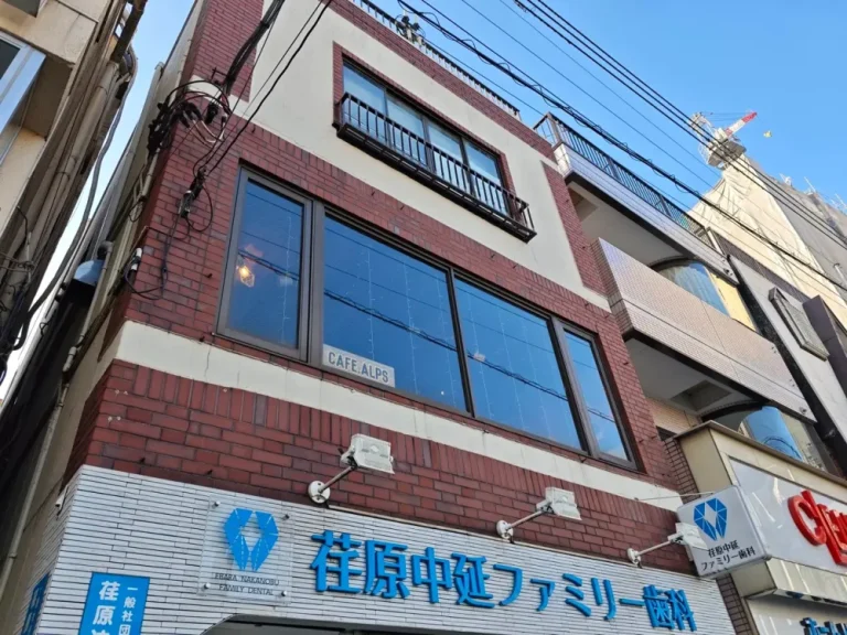 カフェ アルプスさん外観