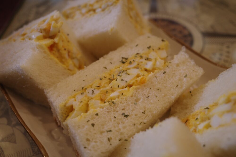 自家製たまごサンドの表面