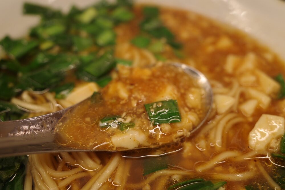 一口のニラ玉麻婆麺