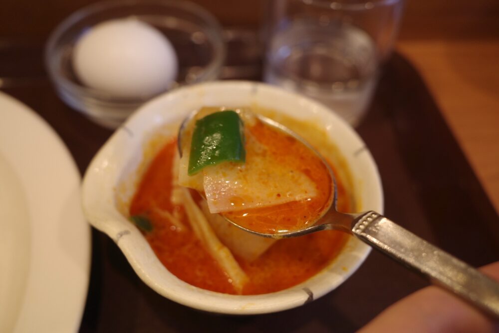 一口の赤いカレー