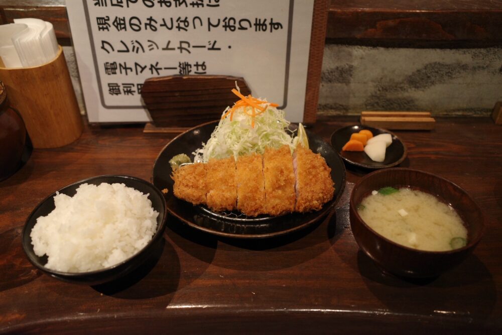 ロースかつ定食(150g)