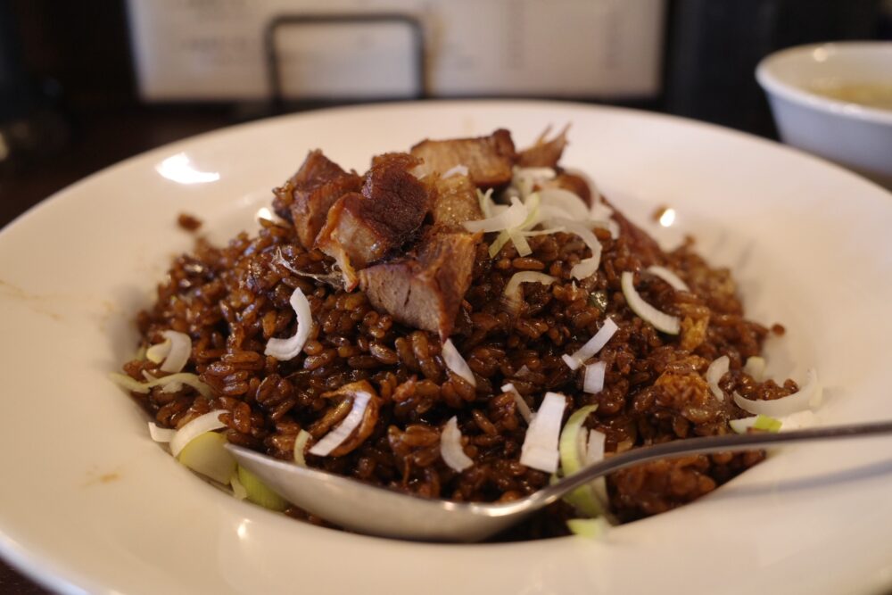 ブラック炒飯の盛り具合