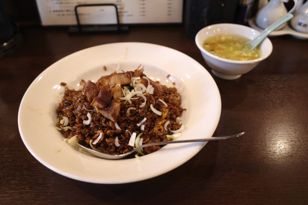 ブラック炒飯と玉子スープ