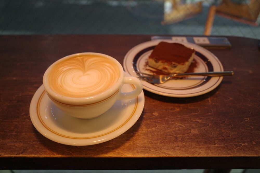 カフェラテ+ヴィーガンティラミス