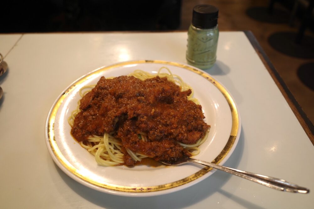 カツスパゲティーと粉チーズ