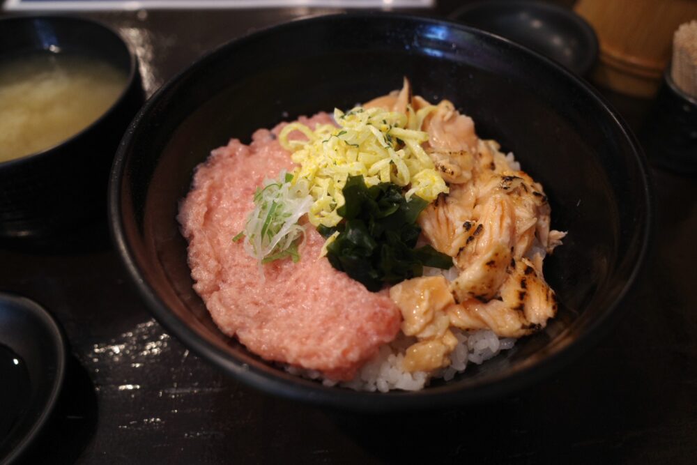 ネギトロ＋トロサーモン丼