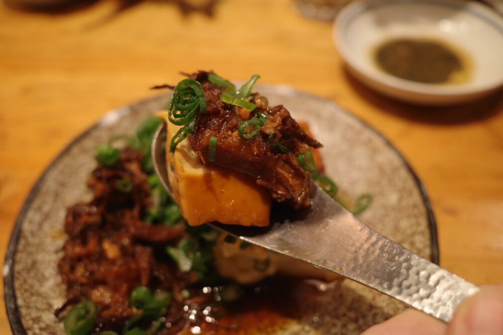 一口の牛スジ豆富の煮込み