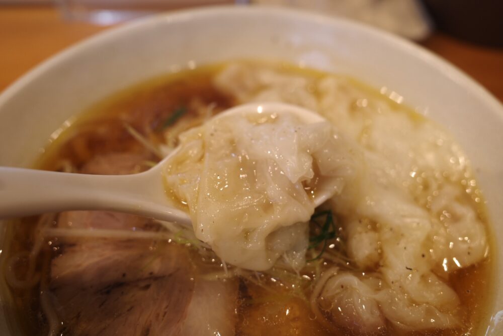 一口のワンタン