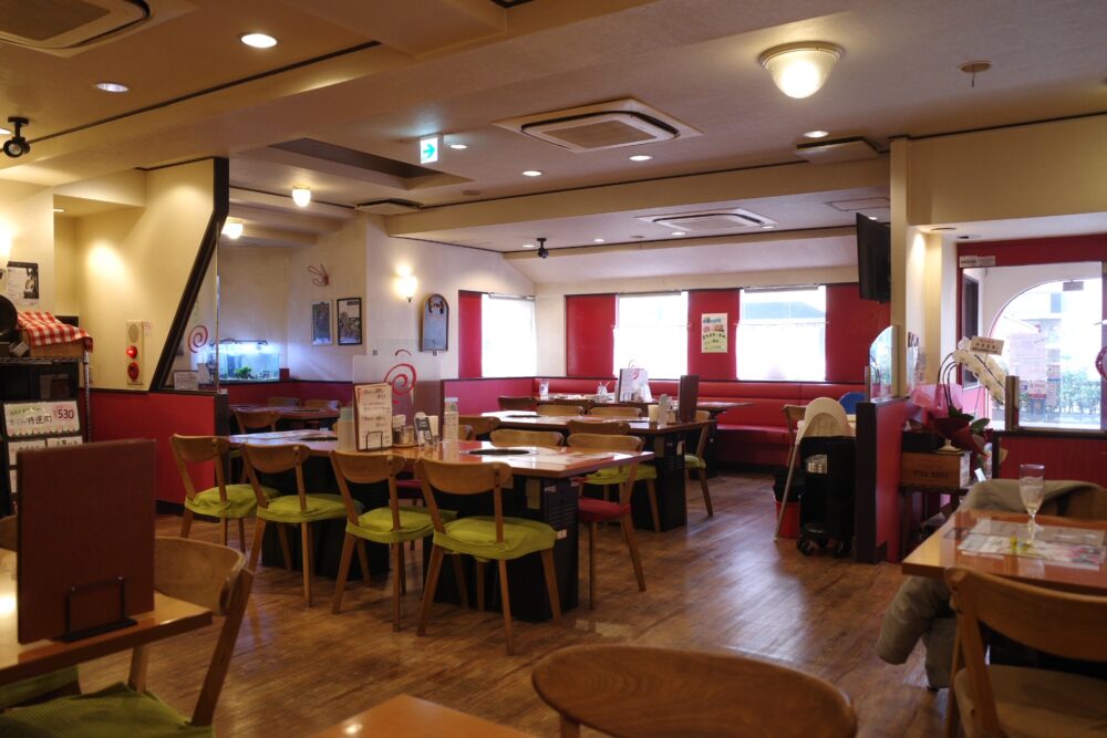 やきまるさん店内