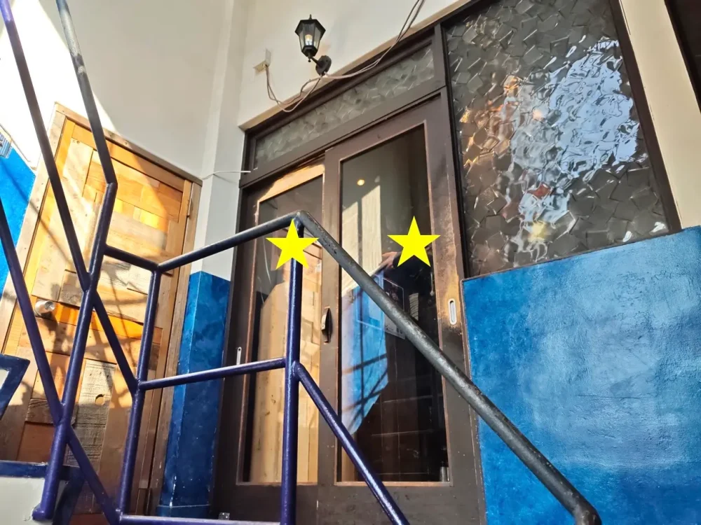 青いイタリアンさん入口