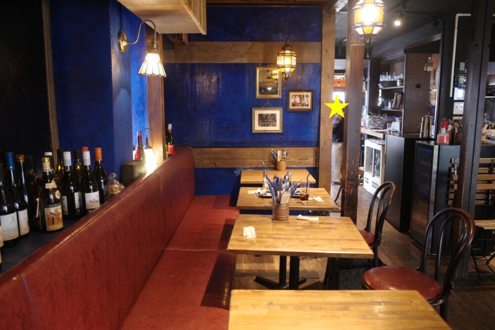 青いイタリアンさん店内