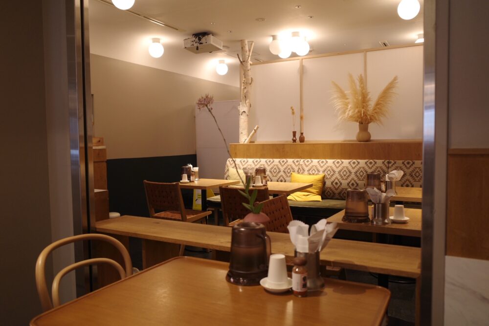 カレー処 ほりにし亭さんテーブル