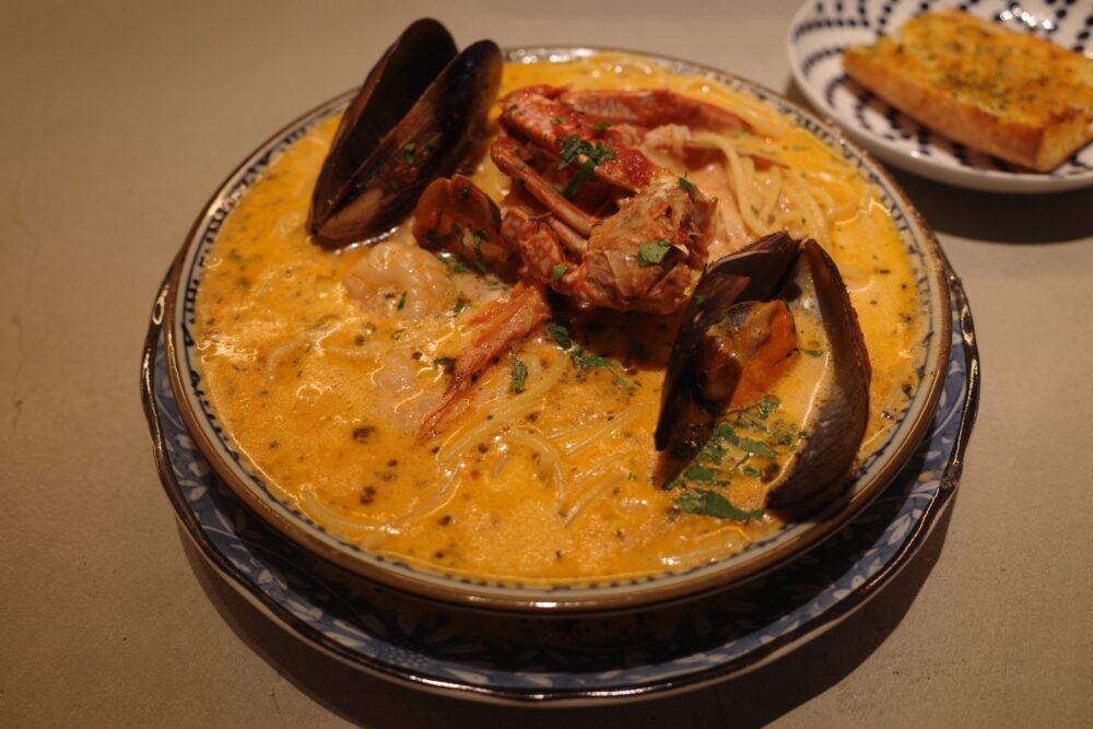 渡り蟹と魚介のトマトクリーム のスープスパゲッティ