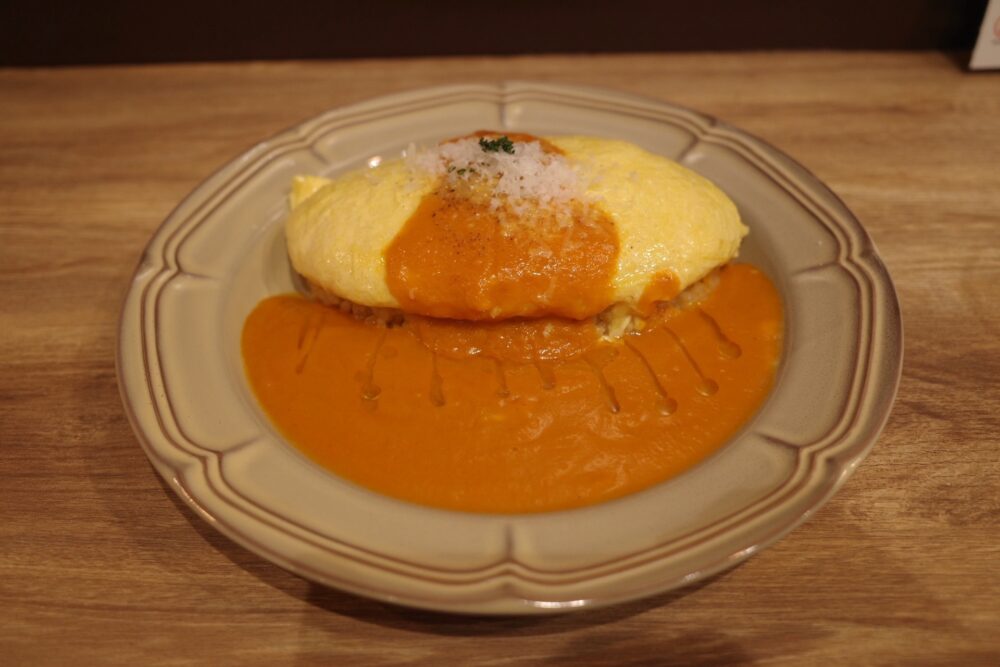 オリジナルトマトソースのオムライス