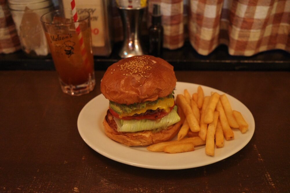 アボカドチーズバーガーとマックコーラ
