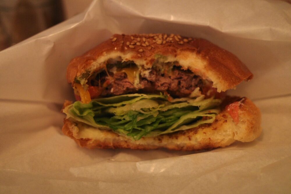 アボカドチーズバーガーの断面