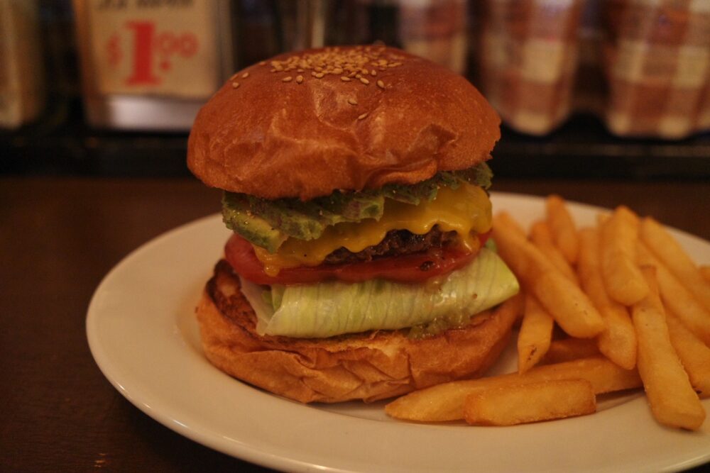 アボカドチーズバーガー