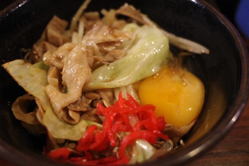 キャベツ、豚肉、生たまご、紅生姜