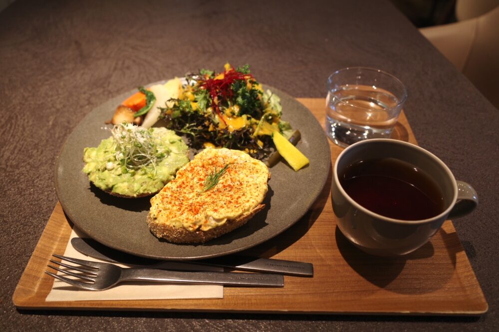 オープンサンドプレート＋紅茶