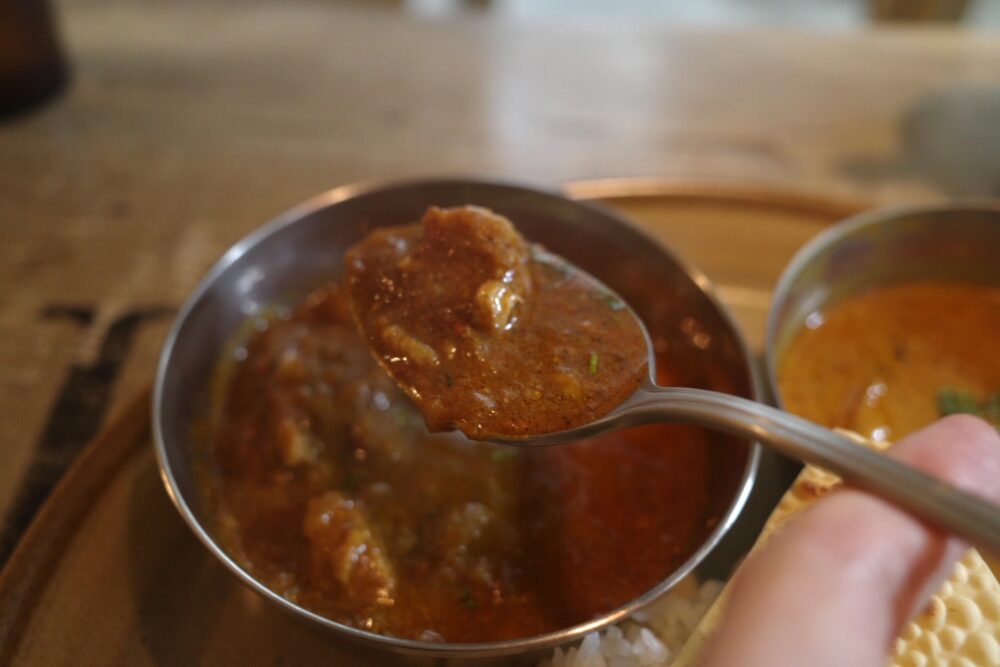 一口のポークビンダルー